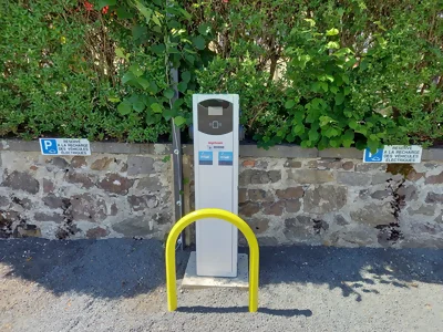 borne electrique parking le clos auvergnat